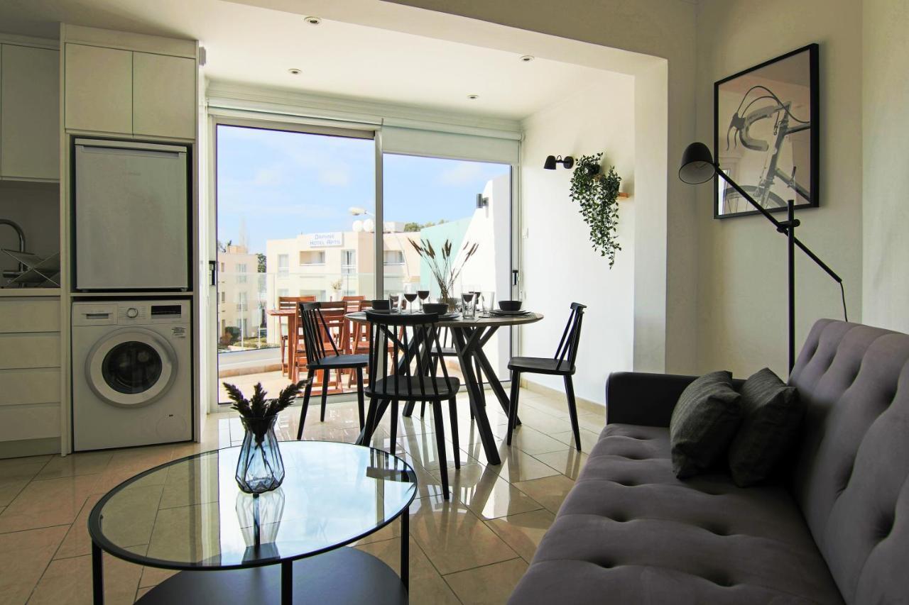 Phaedrus Living Seaside Junior Suite Lighthouse 63 Paphos Exterior photo