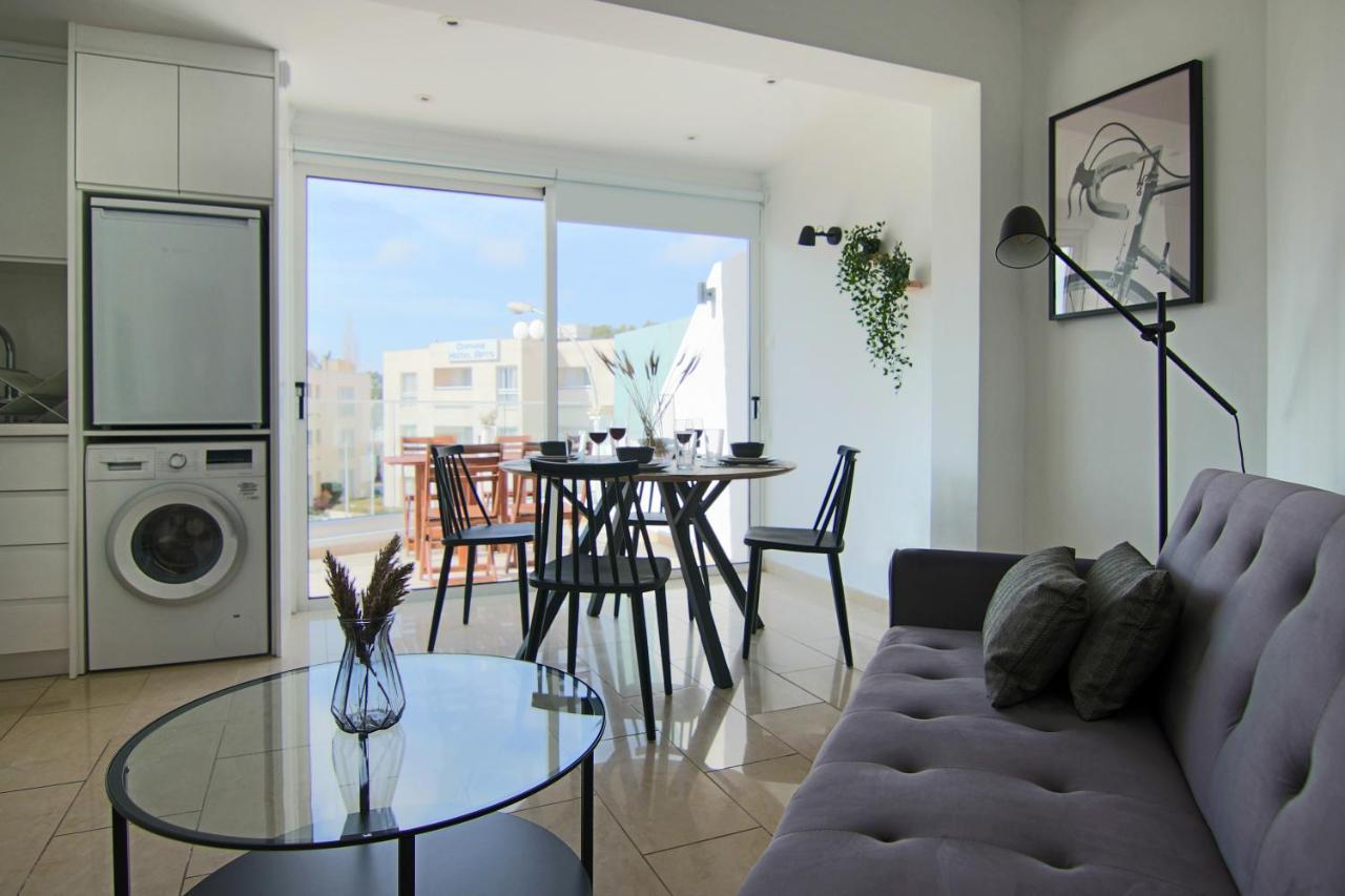 Phaedrus Living Seaside Junior Suite Lighthouse 63 Paphos Exterior photo