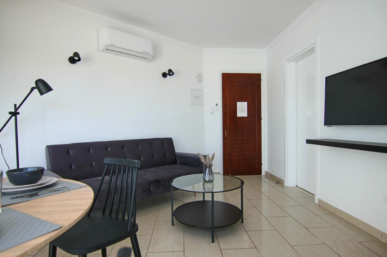Phaedrus Living Seaside Junior Suite Lighthouse 63 Paphos Exterior photo