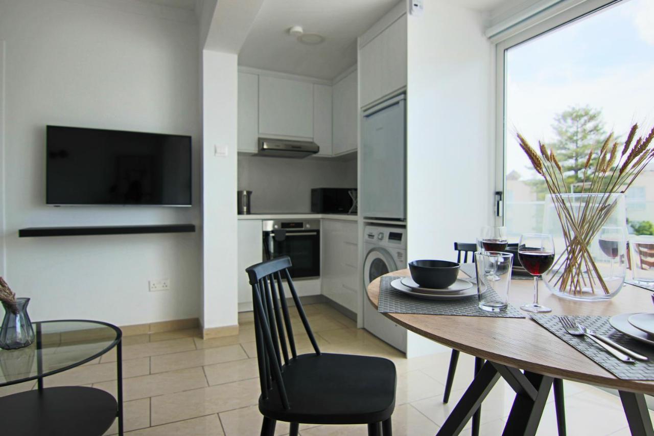 Phaedrus Living Seaside Junior Suite Lighthouse 63 Paphos Exterior photo